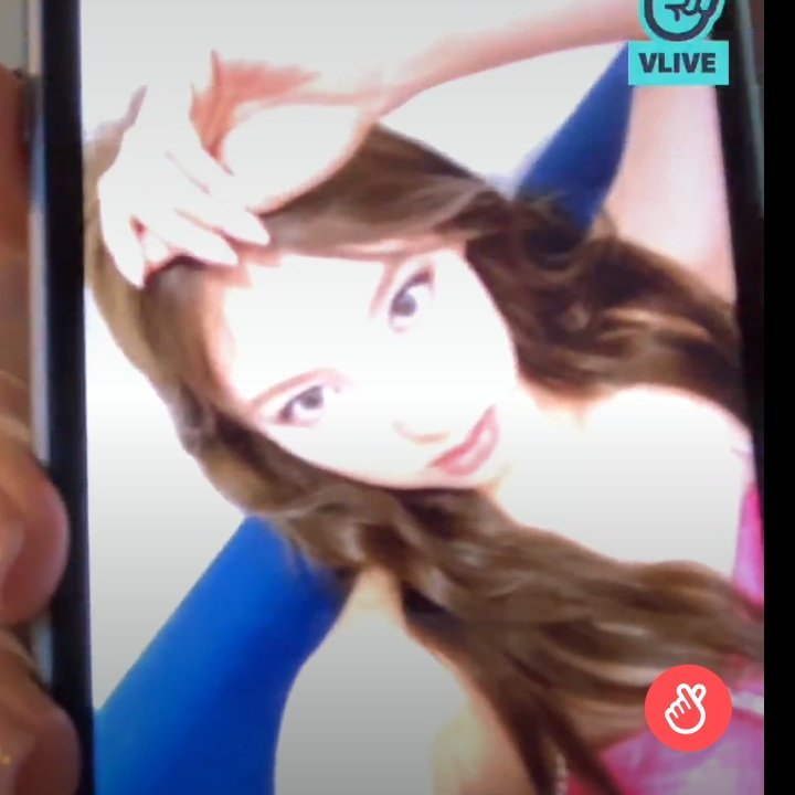 nayeon thinker #FormulaOfLove tweet media