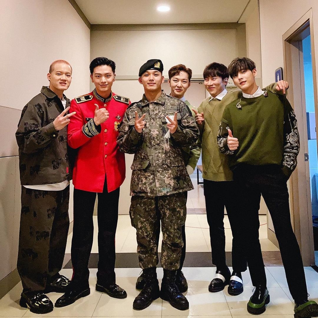 Mineka_SWAG's tweet photo. Ах мои чудесности теперь в полном (почти(( составе😭🥺❤️🤲😍
#BTOB 
С возвращением, @BTOB_IMHYUNSIK , @BTOB_6SJ ✨💕 https://t.co/FOIoMWM2mO