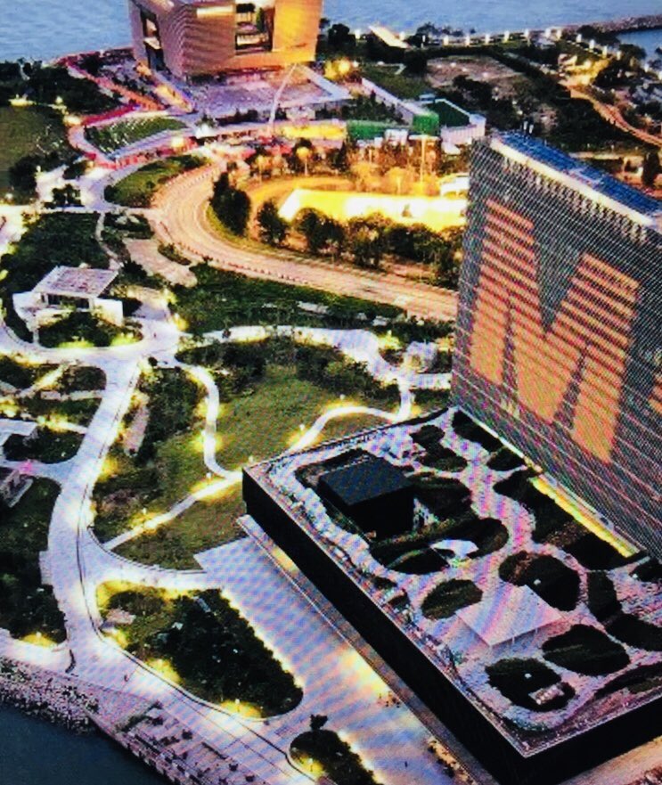 Hm. Ich dachte , die diskutieren im <a href="/Migros/">Migros</a> über Alkoholverkauf und nicht über eine Ausland Expansion nach Hong Kong.. <a href="/mplusmuseum/">M+</a>