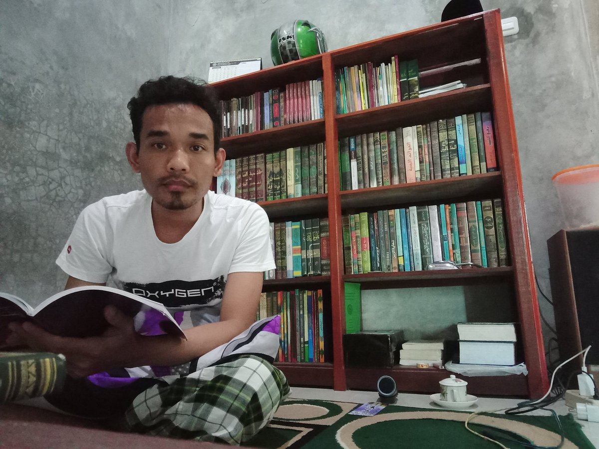 AhmadulHadi_'s tweet photo. Mencari sesuatu yang belum pernah kita miliki lebih mudah dari pada mengambil kembali sesuatu yang telah hilang.
#ppalanwar
#SantriGayeng
#bukubaca
#kitabkuning https://t.co/lBkfKTba0G