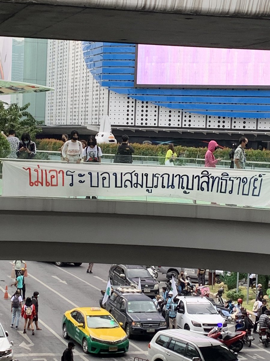 yyyanghee_'s tweet photo. Long live the people #ม็อบ14พฤศจิกา64 https://t.co/VlRFAoNfB2