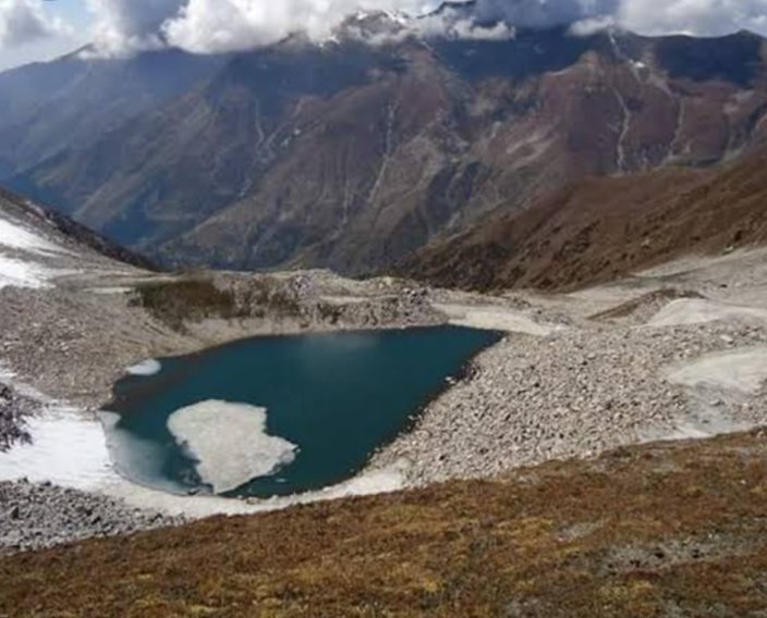 Advpakistan1's tweet photo. Ansoo Lake
#AnsooLake is a #tear-#shaped #lake located in the #KaghanValley in #Mansehra District of #KPK the #province of #Pakistan. It is #located at an #elevation of 4,245 m (13,927 ft) above #sealevel and considered one of the #highest #lakes of the #Himalaya #Range. https://t.co/dduZX3j1YO