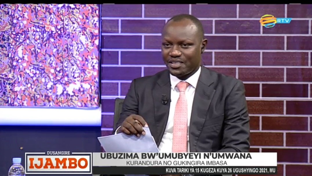 Rwanda_Child's tweet photo. This Sunday, our Director General @UmutoniNadine is one of @rbarwanda panelists together with @DrDanielNgamije Min. of @RwandaHealth. 

Topic on the talkshow hosted by @AndyKarandy10 is the upcoming Maternal and Child Week (MCH) week that kicks off on 15th November 2021. https://t.co/JN3gveemwZ