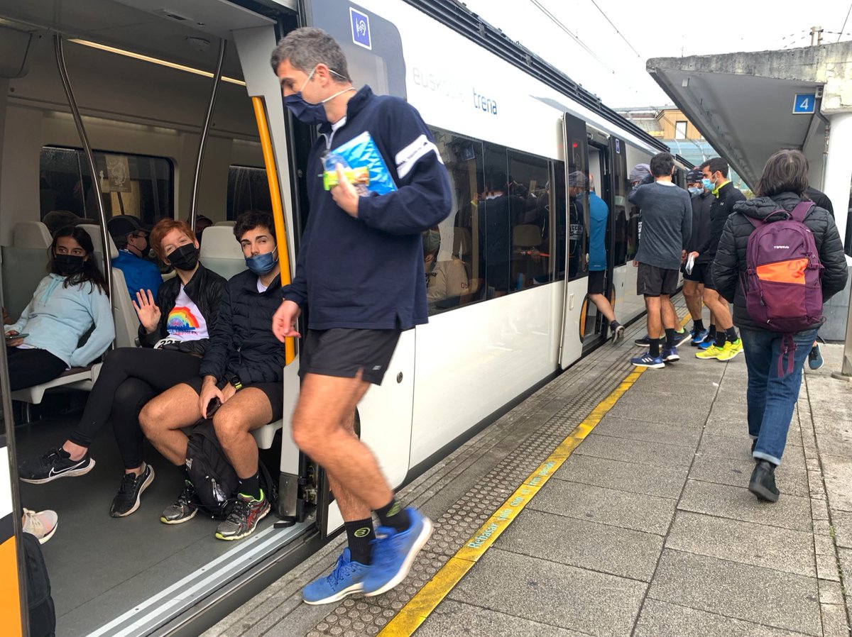 PmartinezMaria's tweet photo. Tren a la #Behovia #euskotren #donostia #carrera #atletismo https://t.co/kRPbz9hKdV