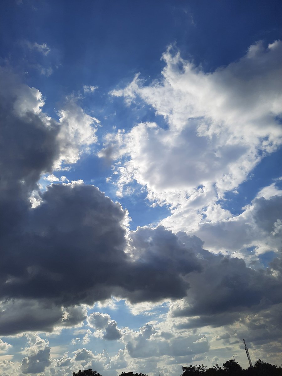 kheisyashyn's tweet photo. langit di makam hari ini https://t.co/mJJdp5ZUt6