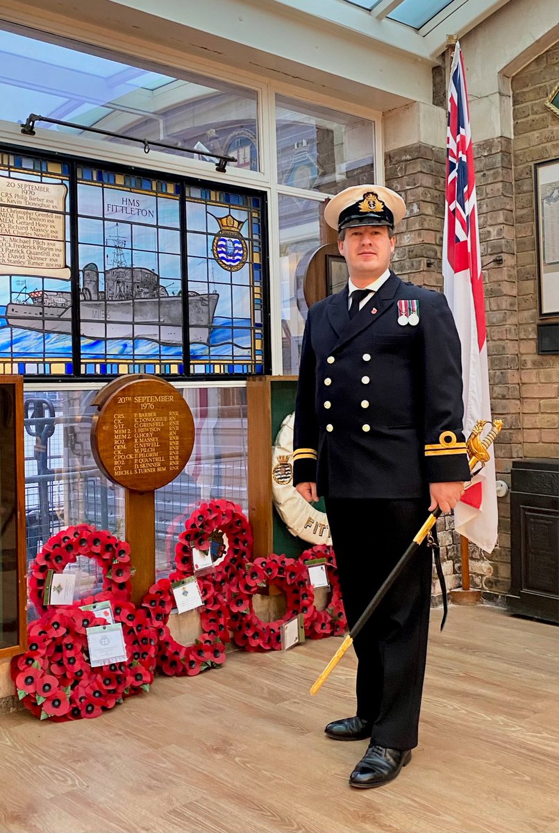 Charles_Perrett's tweet photo. At @HMSPresidentRNR getting ready for the @HCMM_UK #RemembranceSunday at Trinity Gardens.
#ParadeCommander
@trinityhouse_uk
@RNReserve https://t.co/XaYHquC9h9