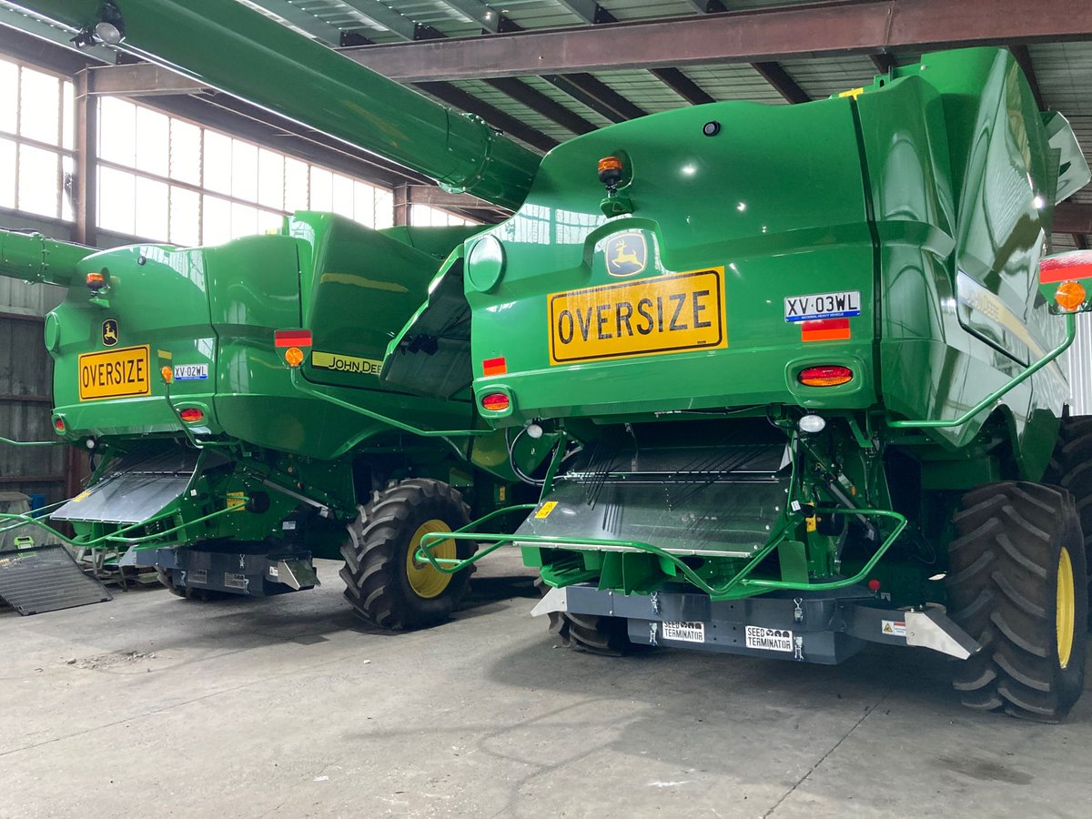 seed_terminator's tweet photo. #NicePair in Horsham, Vic 😎 

Shout out to @EmmettsGroup Horsham for fitting these beauties up 👌

#Twins #Terminate21 #FarmingForFuture https://t.co/RKg5A4WIcZ