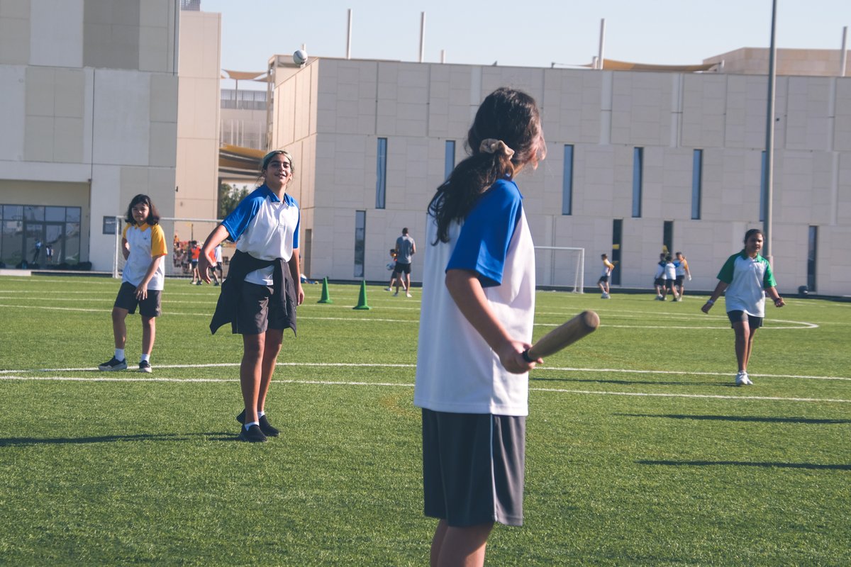 SouthViewSchool's tweet photo. Our Year 7 Girls are learning how to bowl and bat in Rounders.

#southviewschool #britisheducation #dubaischools #schoolsports #rounders https://t.co/QZGlIxDlMK