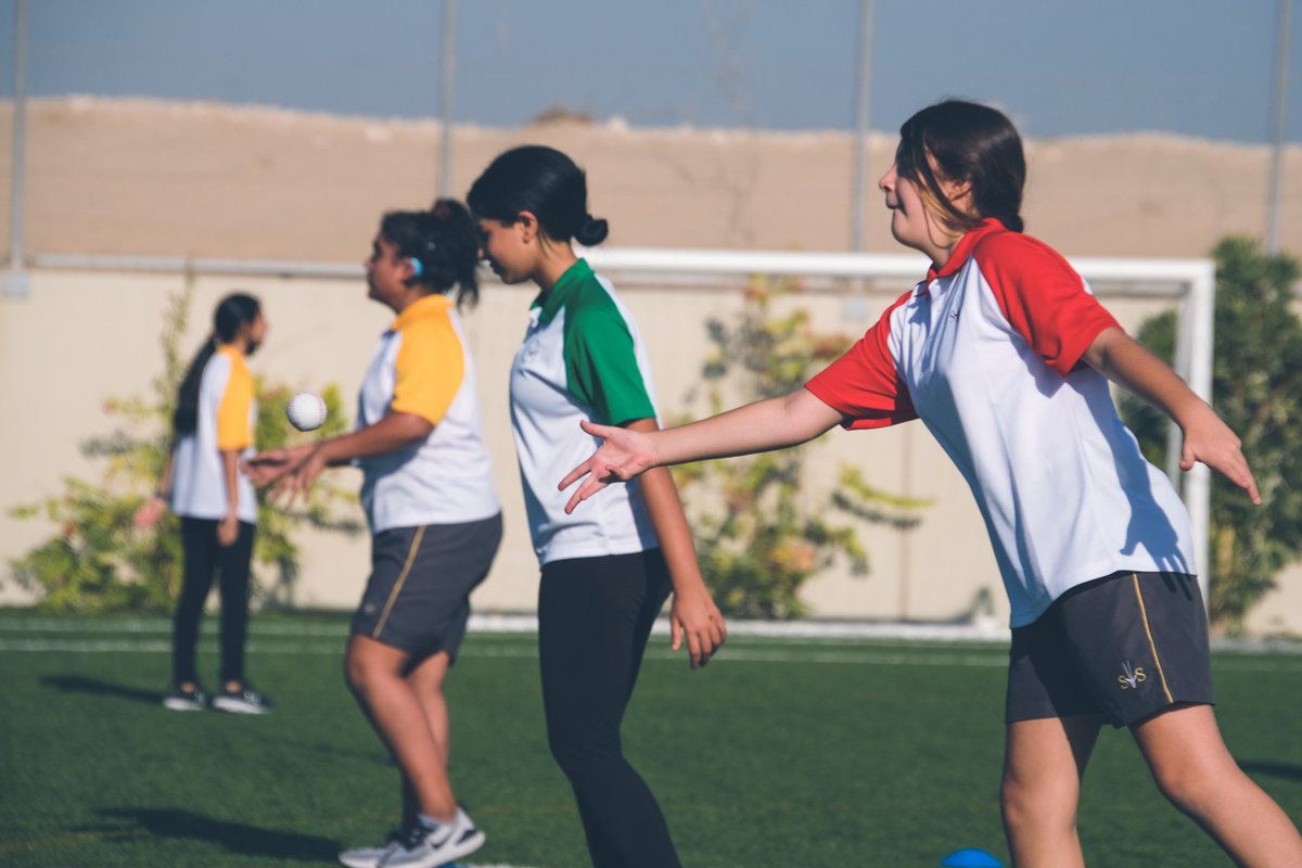 SouthViewSchool's tweet photo. Our Year 7 Girls are learning how to bowl and bat in Rounders.

#southviewschool #britisheducation #dubaischools #schoolsports #rounders https://t.co/QZGlIxDlMK