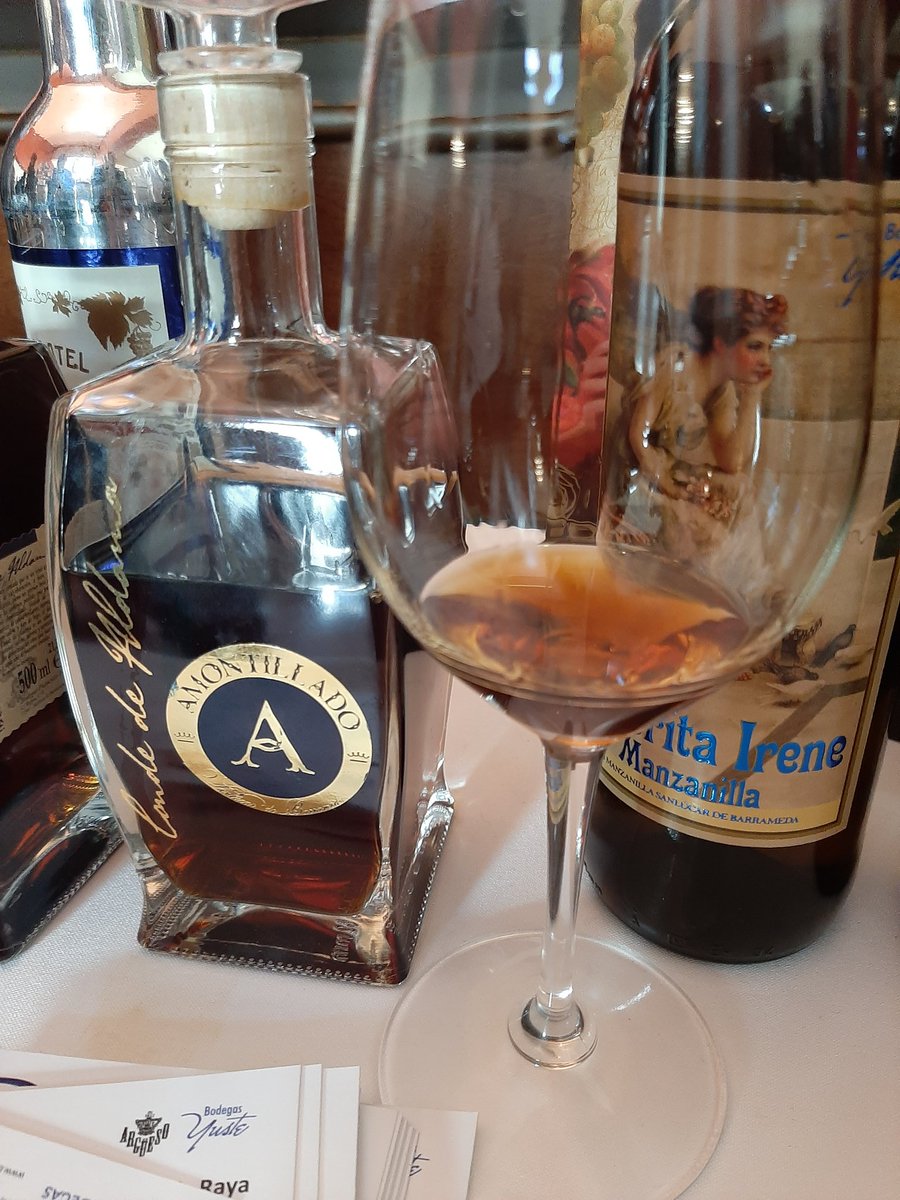 Rafaedgere's tweet photo. #Day6, aunque con retraso, seguimos con #Amontillado #SherryWeek2021 #VinosEspeciales #CondeDeAldama #BotaNO @BodegasYuste un vino con una concentración increíble, un cuerpo atroz, #VinoParaLaSobremesa #OneYear365Sherrys @VinosJerez @CopaJerez #OneDayOneSherry https://t.co/4kypKULXUf