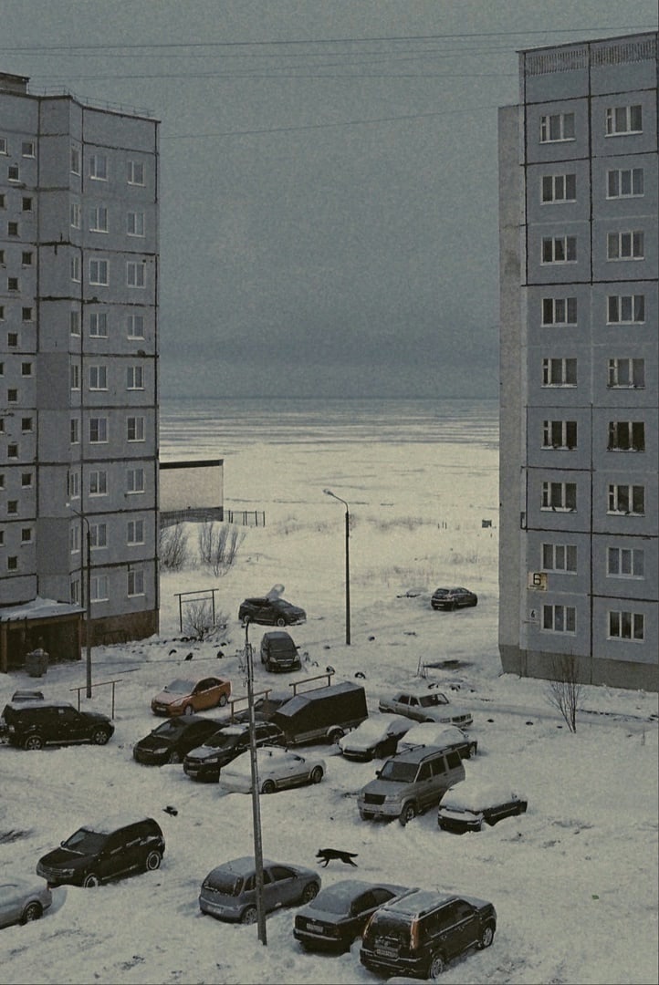 yebenya's tweet photo. Квартиры с видом на море. Северодвинск. 

первоисточник нам установить не удалось (подсказывайте, если знаете) https://t.co/KH1VRGBAV8