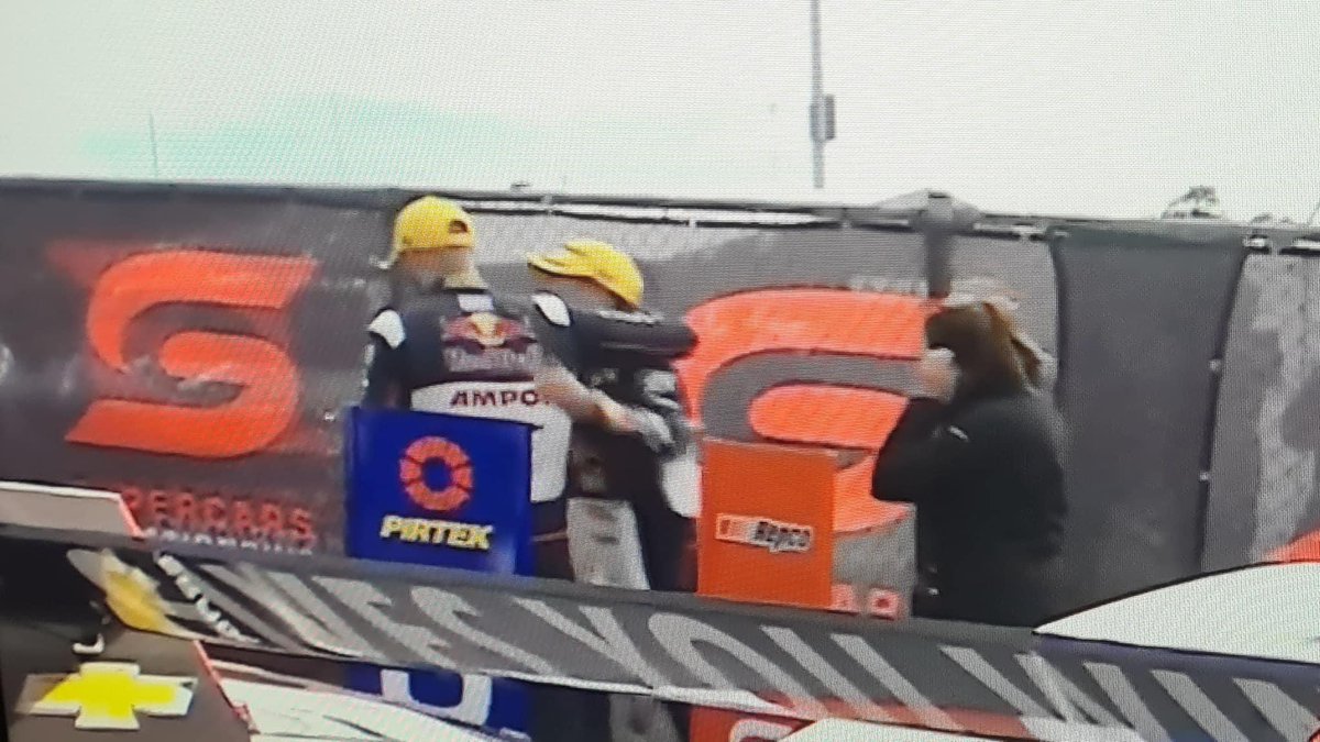 Motorsport. Not only do you have to race each other, but sometimes you have to race your teammates as well. 

Competitors on the track, mates off it. 👐

#RedBullAmpol