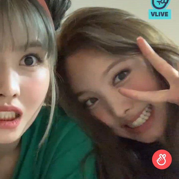 nayeon thinker #FormulaOfLove tweet media