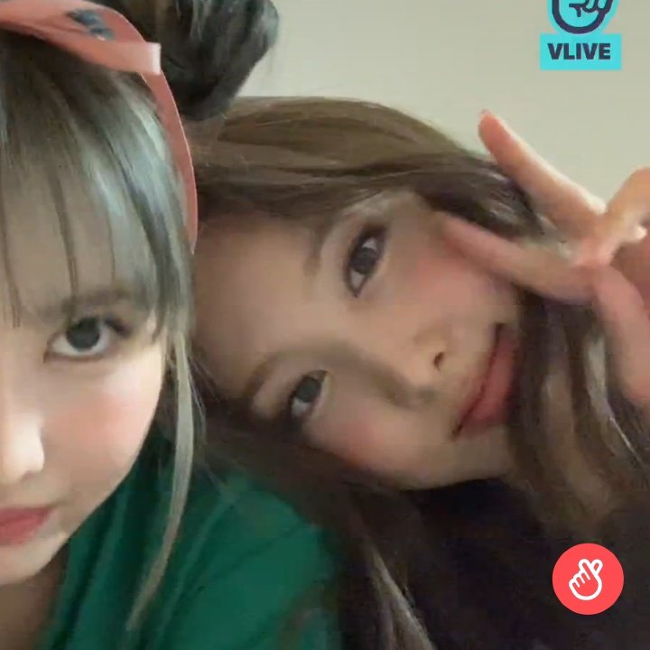 nayeon thinker #FormulaOfLove tweet media