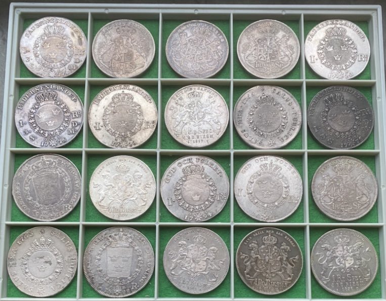 Farsdag idag. Hoppas ni pappor som inte får något mynt i present  i alla fall får en stund att pyssla lite med myntsamlingen. Viktigt att hålla intresset vid liv och lära sig nya saker.