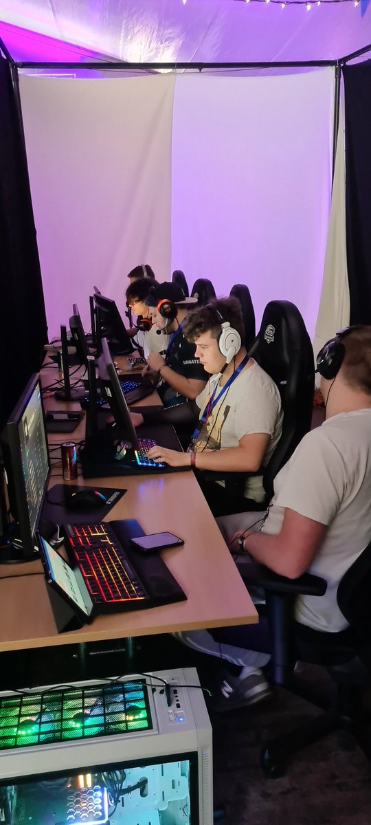 TeamBadBullets's tweet photo. Die Jungs sind auch schon ready!
BadBullets vs. #AuflöseLegenden
1. Map: Clubhouse
2. Map: Coastline
3. Map: Villa
#Rainbow6 #pclan #Esports #ebattleCircus2021 https://t.co/TNfyLFfLgd