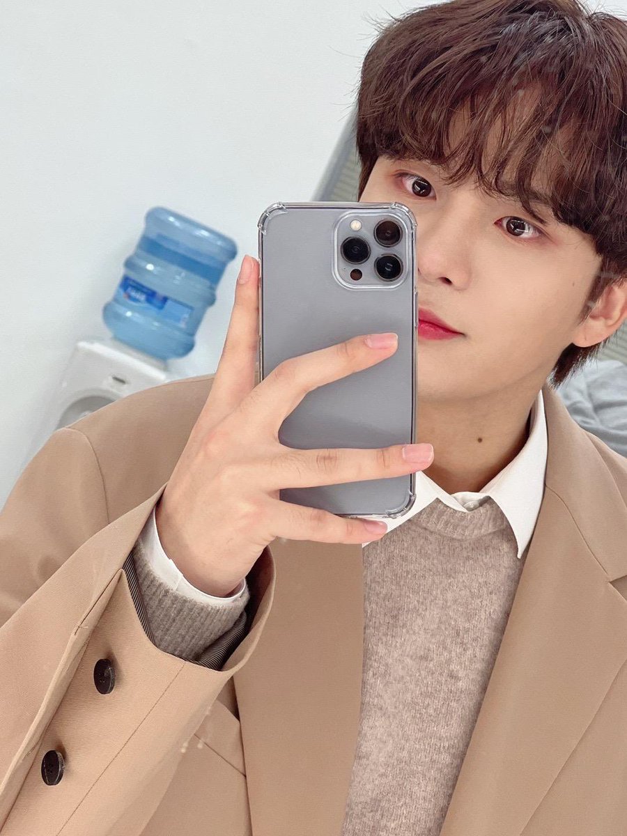 macloudroni's tweet photo. jongho’s selca from the concert!!!❤️ he asked whether we watched the last video (tour announcement) during the concert 😂 https://t.co/5ZGc1yF2Kp
