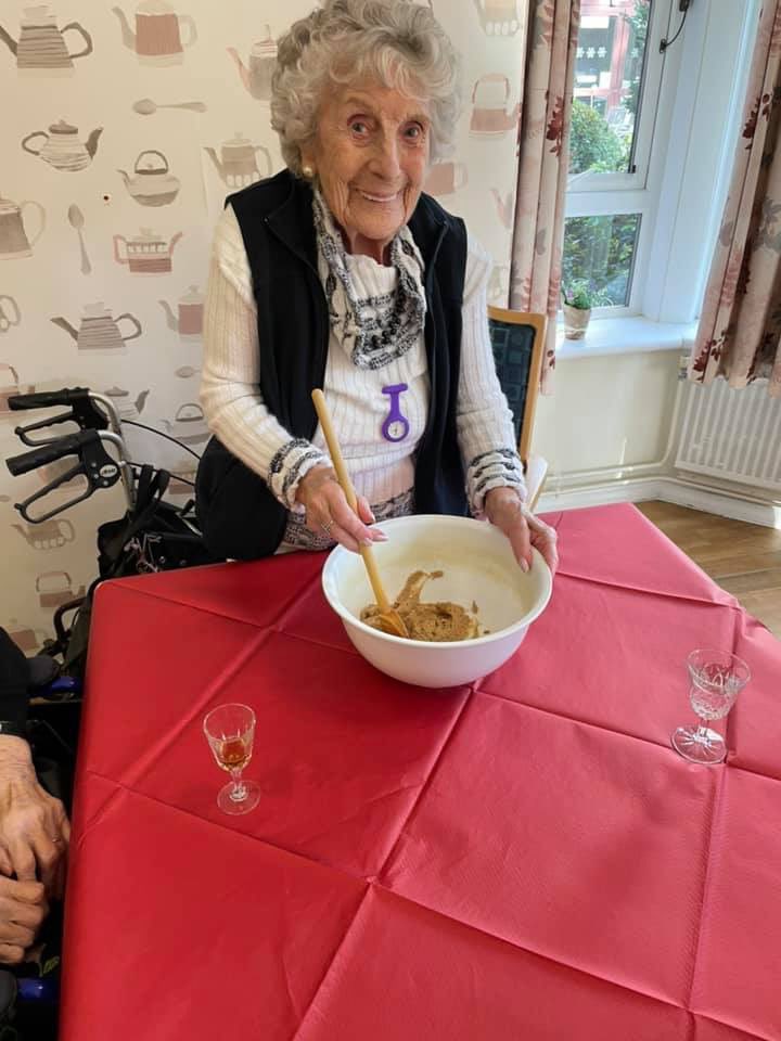 Getting in the Christmas Spirit making our Christmas cake ready for December…🎄🍰🎅🏼🍷 #ChristmasCake #Baking #HeatherVale #HappyLiving #Christmas #Engagement