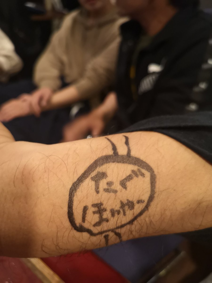 BarComfort's tweet photo. お客様がタグホイヤーの時計欲しいって言うからあげた。優しい俺。
#タグホイヤー #タグ・ホイヤー #tagheuer https://t.co/JsQxe4qgqA