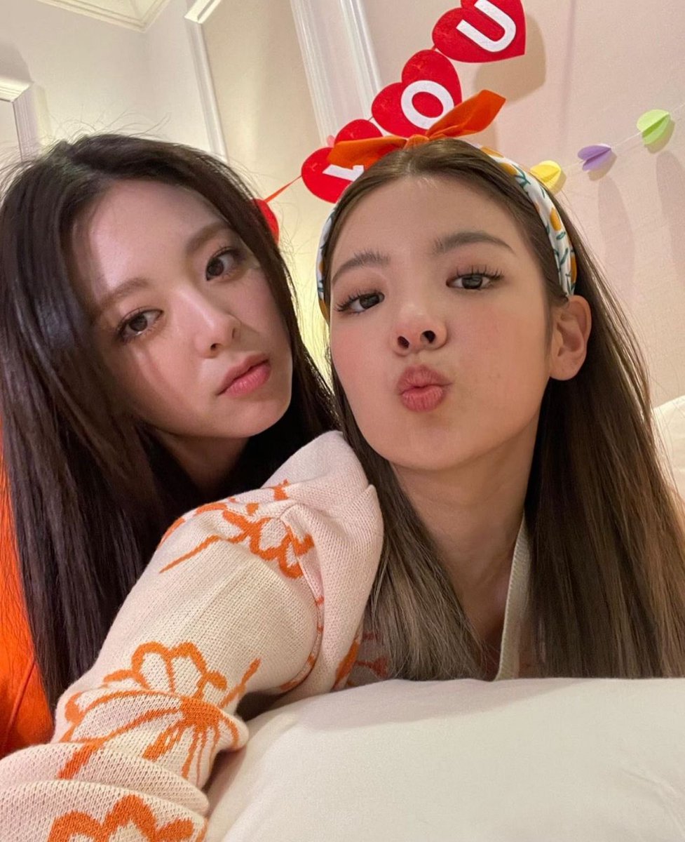 itzyforlife3's tweet photo. Retweet and drop tags for a follow back 
#ITZY #retweet #follow #ITZY_JAPAN_DEBUT #ITZYxBurberry #ITZY_LOCO @ITZYofficial https://t.co/TsQSfHIoSC