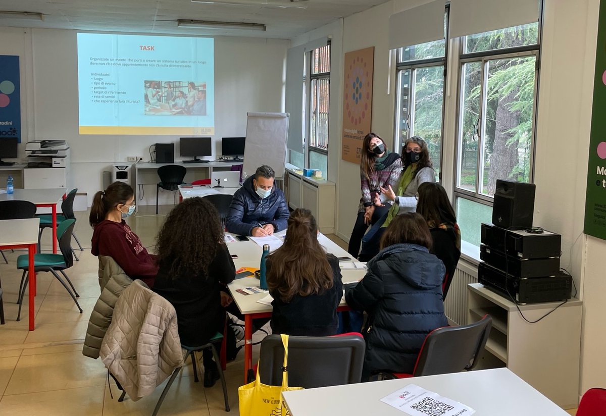 aloudverona's tweet photo. Grazie ai partecipanti al 1° incontro del #workshop "Eventi creativi e turismo", ieri #13novembre a #37100Lab.
Non solo tante idee e contributi, ma anche entusiasmo e voglia di mettersi in gioco concretamente.
#LaCulturaAlzaLaVoce #eventicreativi #turismoculturale #turismo https://t.co/09L3Q2U4BV