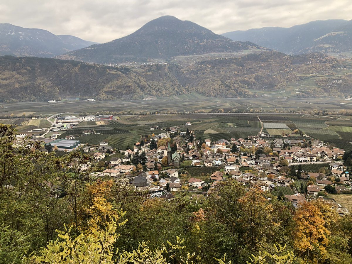 benjsto's tweet photo. South Tyrol in autumn 🙌🙏 #gargazon #italy https://t.co/JEJZIkFaSe