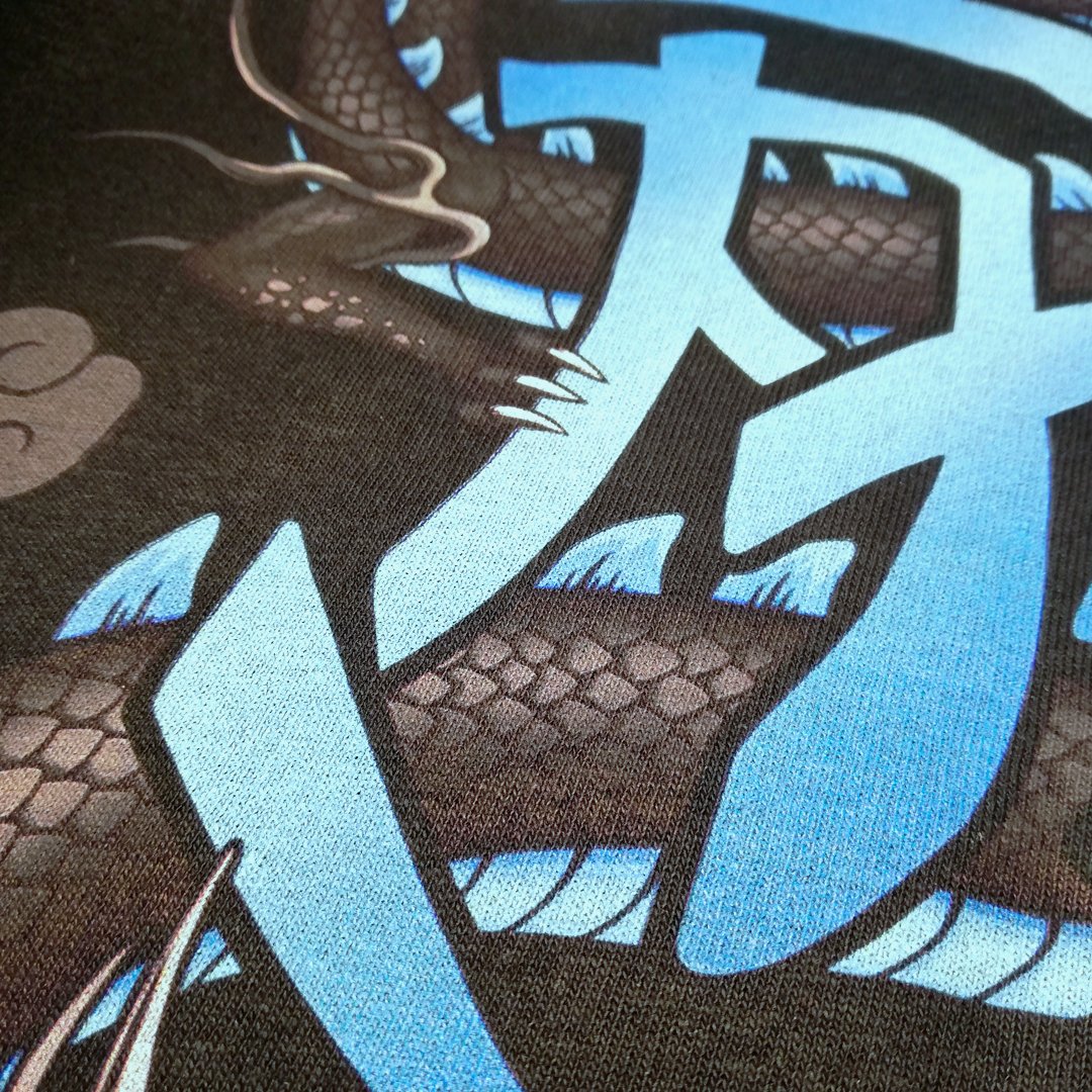 the_fnoul's tweet photo. Zoom sur le Design "La Voie du Dragon", avec la version sur Tee Shirt du Dragon chasseur de perle | https://t.co/ZhVLZBBajd | Dispo en plusieurs couleurs | #dragon #tee #tshirt #longdao #drawing #illustration #chineseart #print #tees #art #shopping #dragons #design https://t.co/rfRktrcj16