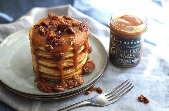 EASY LIKE #SUNDAY MORNING!
Warm up with <a href="/CloudberryBaker/">Cloudberry</a> Salted Caramel spooned over a stack of buttermilk pancakes. Available now. Made with ❤️ in #Kerry. irelandsartisanpantry.com/collections/ja… #sundayvibes #theirish