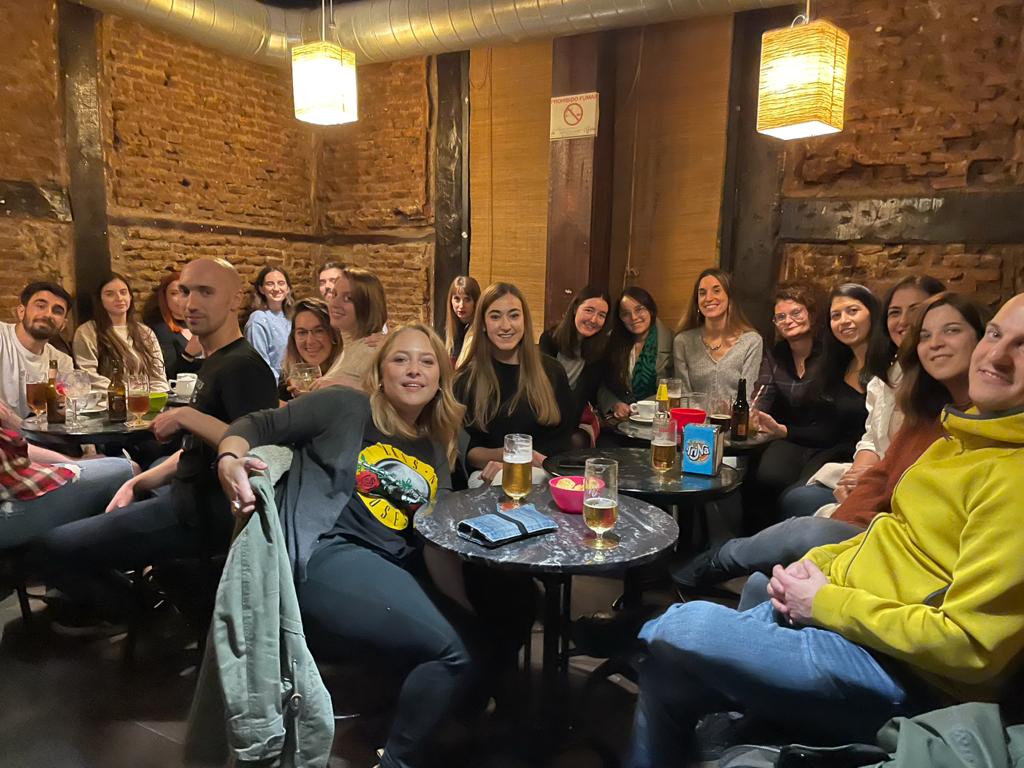 Ayer pude ponerles cuerpo y abrazos a mis compis de batalla de la #promoNerea. Cara y sentimientos ya veníamos intercambiando meses vía pantalla durante <a href="/Adalab_Digital/">Adalab</a>. 
Aquí felices y echando de menos al resto. 💜👏