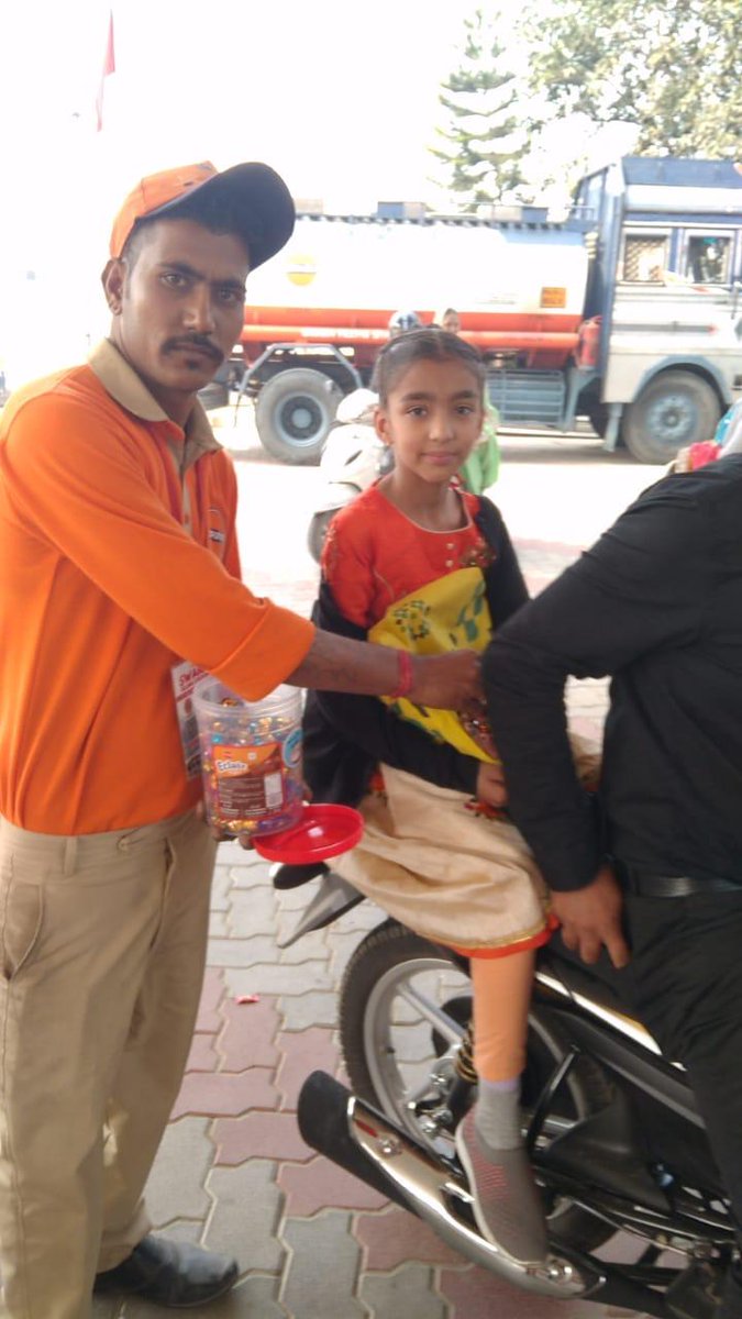 #HappyChildrensDay2021. Children day celebrated by spreading smiles and happiness around ROs  of Jalandhar DO with distribution of sweets and chocolates to future leaders. #IndianOilRhino
<a href="/ioclpunjab/">IndianOil Punjab</a> <a href="/SujoyChoudhur10/">Sujoy Choudhury</a>