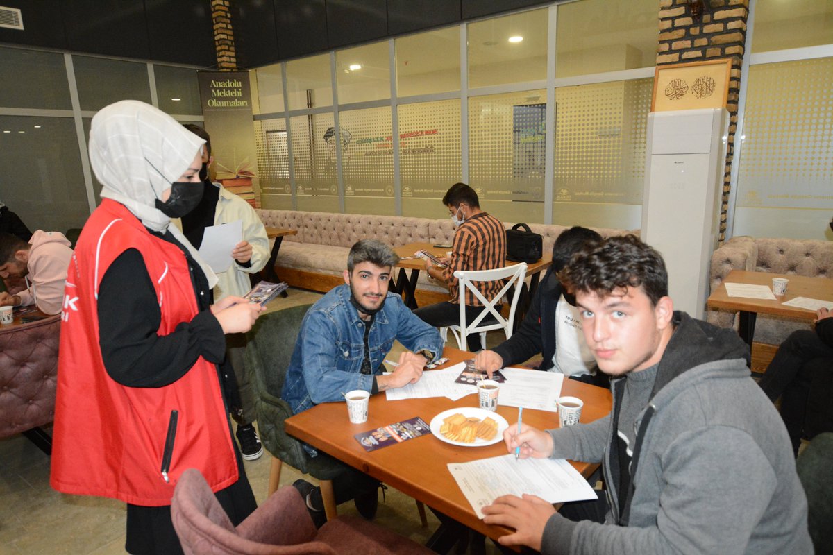 📍Kastamonu Gençlik Merkezi

Erkek yurtlarımızdaki öğrencilerimizle "Gelin Tanış Olalım" gezisi kapsamında Kastamonu Gençlik Merkezi'ni ziyaret ederek bilgi aldık. 👍
