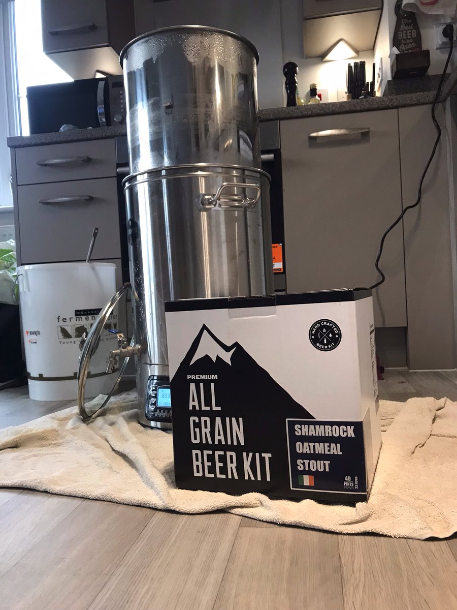 ClubHomebrew's tweet photo. The @darkrockbrewing stout is well under way 🍻#homebrew #stout #brewday https://t.co/7rl6gj52hO