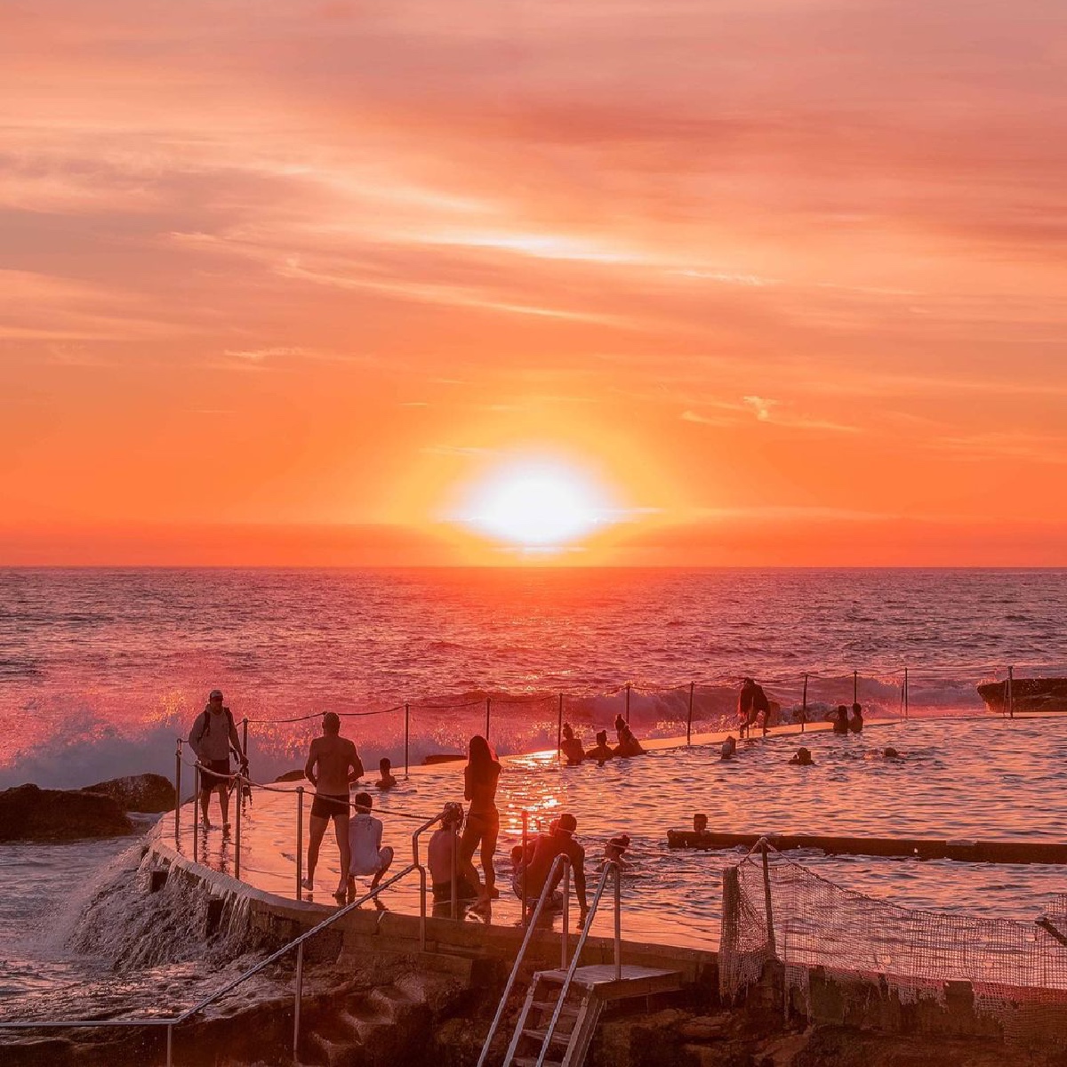 fabionodariph's tweet photo. #travel Australia: Sunrise sure looks good on you #Bronte 😍☀️
IG/dwaroundtheworld was treated to this glorious sight at @sydney_sider's #BronteBaths. You’ll find this @visitnsw ocean pool on the southern edge of #BronteBeach.
#seeaustralia #LoveNS… https://t.co/wPxzwumE4d