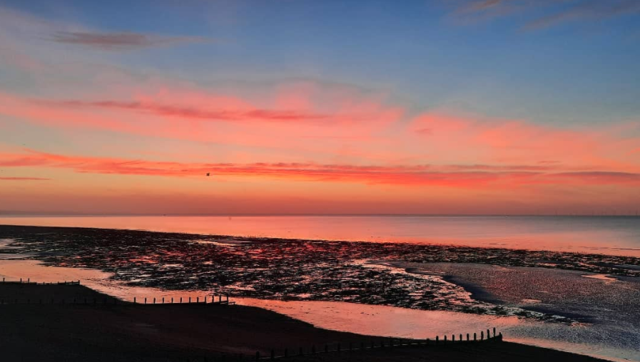 BaysideWorthing's tweet photo. A picture is worth a thousand words

You've likely heard about the breathtaking views at Bayside, but words simply cannot do them justice. 

Come rain or shine, sun rise or sunset no two days are ever the same. 

📸 @morning_bayside
https://t.co/AxZJyB3V6r https://t.co/pkKMjRgJzh