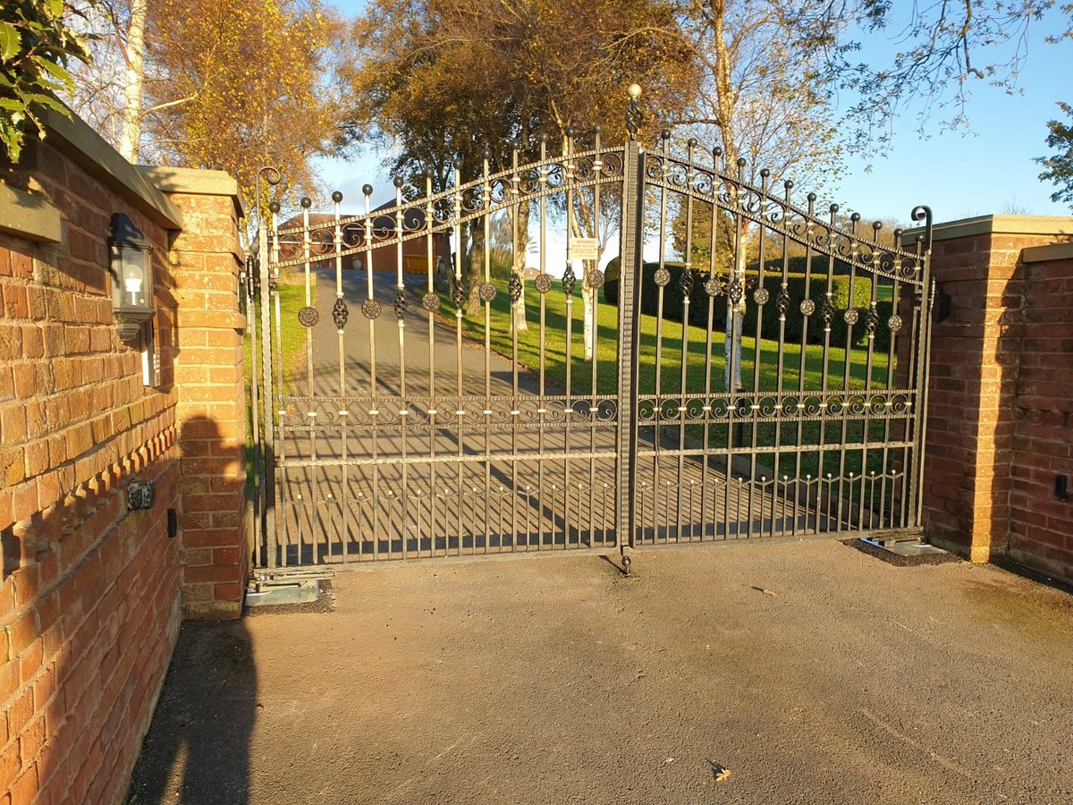 HowickAutoGates's tweet photo. Maintenance to this #wroughtiron #swinggates in #aughton #ormskirk; new @CAMEBPTUK #submotors and foundation cases, hinges strengthened and gate rehung #kerbappeal #jobsagoodun https://t.co/29nX1NwWuY