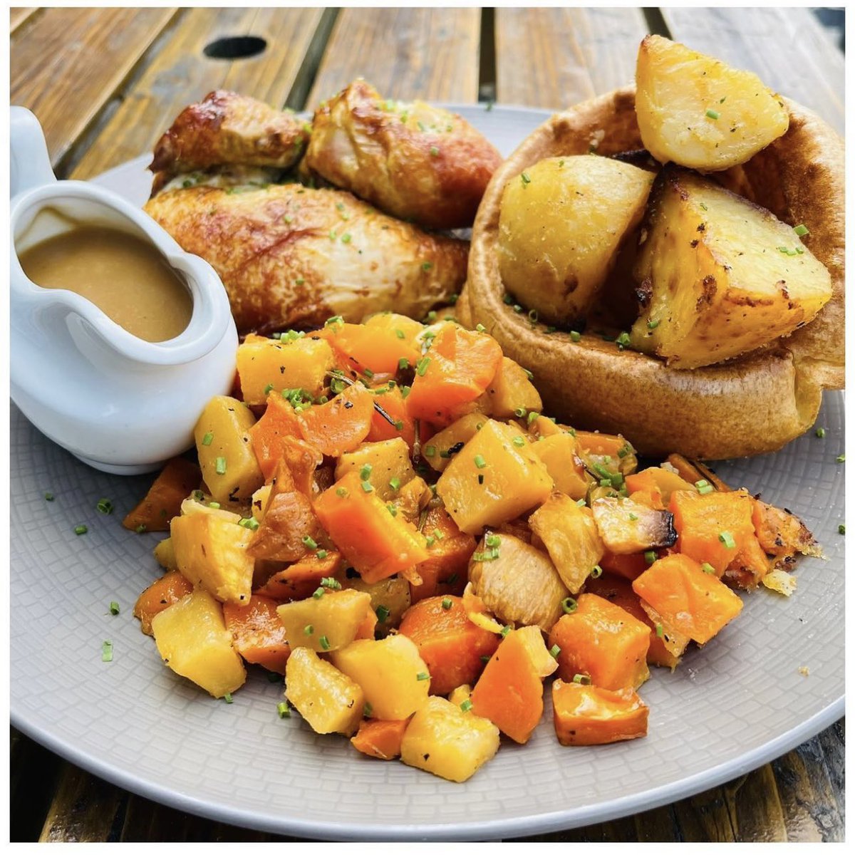 It’s a beautiful autumn 🍂 day out there. A nice big walk followed by a very well deserved Sunday roast, delivered to your door, by us. 

Simply click the link in our bio to pre book your slot (guest meat of the week also available) 

linktr.ee/Roost_Restaura…