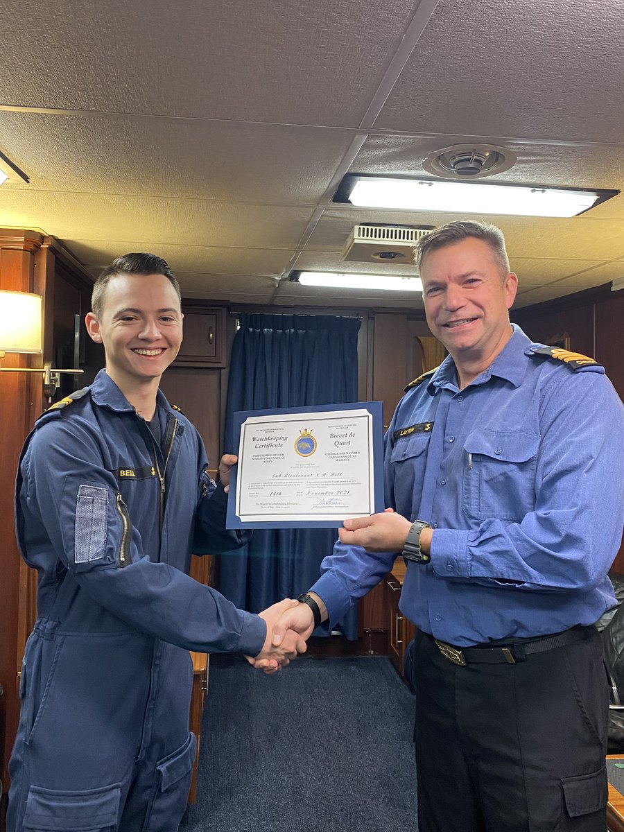 Goalielisten's tweet photo. Huge accomplishment today for two young officers receiving their bridge ticket. SLt Mackin & SLt Bell BZ to you both 😉@HMCSWinnipeg #futureleaders
@RoyalCanNavy
✅ #OneWithTheStrengthofMany
Ready to Lead ⚓️
Ready to Help 🇨🇦
Ready to Fight 💪 https://t.co/NWfGCgmi31