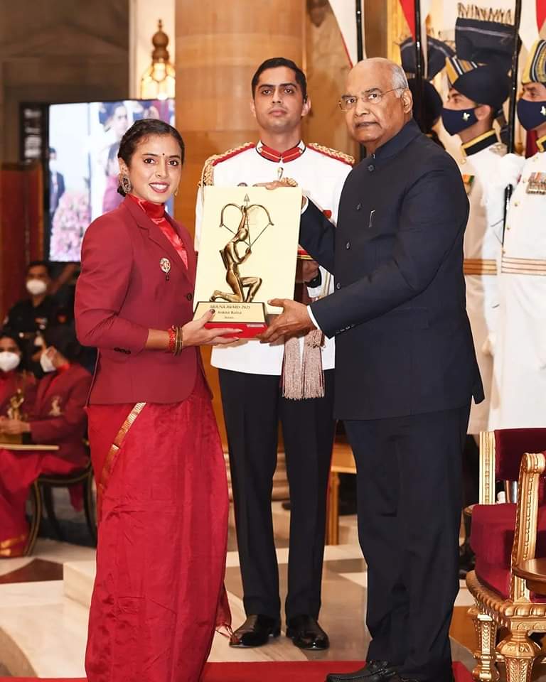 પોતાની ઉત્કૃષ્ટ રમત શૈલીથી ટોક્યો પેરાલિમ્પિકમાં ગુજરાત અને ભારતની યશકલગીમાં ઉમેરો કરનારી ગુજરાતની દીકરીઓ ભાવિનાબેન પટેલ અને ટેનિસ ખિલાડી અંકિતાબેન રૈનાને મહામહિમ રાષ્ટ્રપતિ શ્રી રામનાથ કોવિંદજી દ્વારા "અર્જુન એવોર્ડ"થી સન્માનિત થવા બદલ હાર્દિક અભિનંદન.
#NationalSportsAwards2021