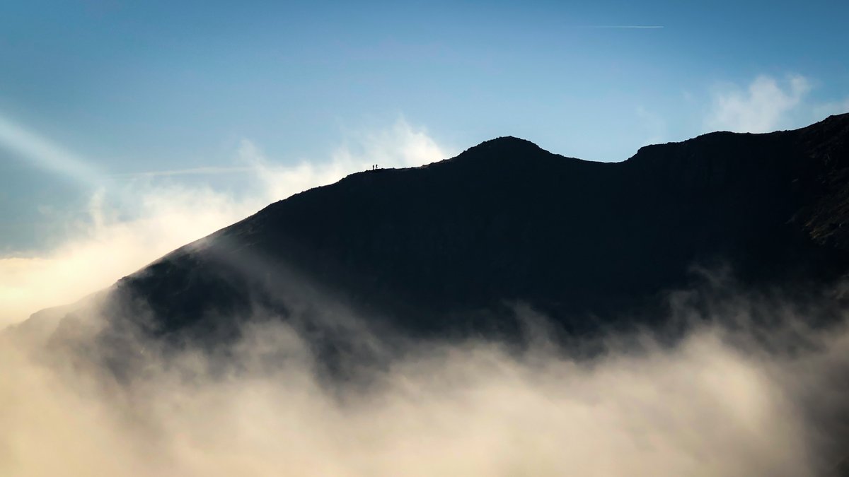steamingboots's tweet photo. A few more snaps from yesterday,  up above the clouds in Glen Coe #glencoe #tempinversion #mountains https://t.co/VDGdsQ2S4Q
