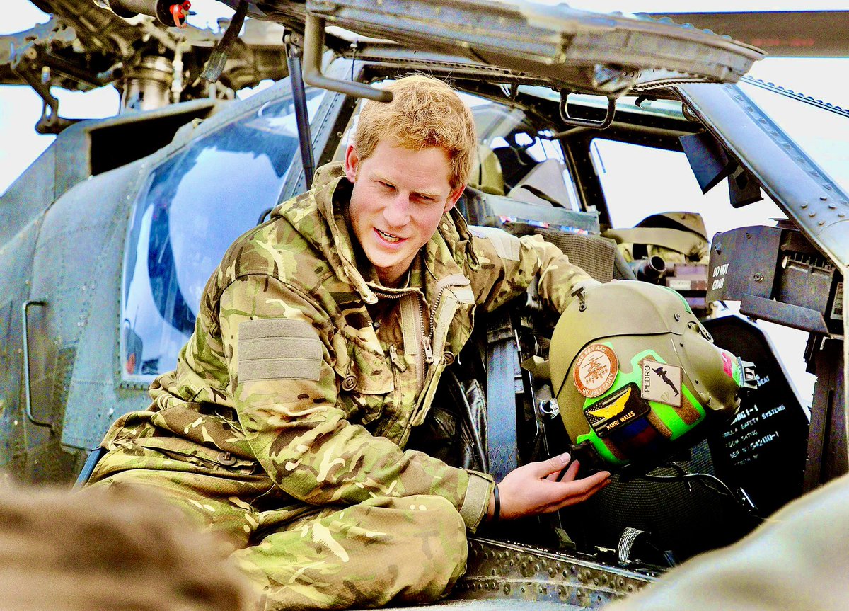SabineRomelus's tweet photo. #PrinceHarry
#MajorWales #LieutenantCommander
#RemembranceSunday https://t.co/WOgYjVKKw1