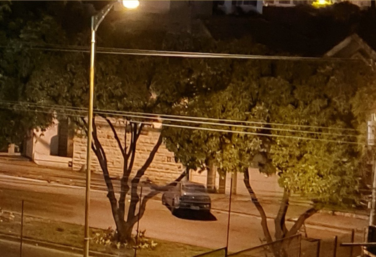pixel_onlines's tweet photo. Dejaron el vehículo abandonado luego del accidente de tránsito 

Cortesía https://t.co/9U511h0eJW