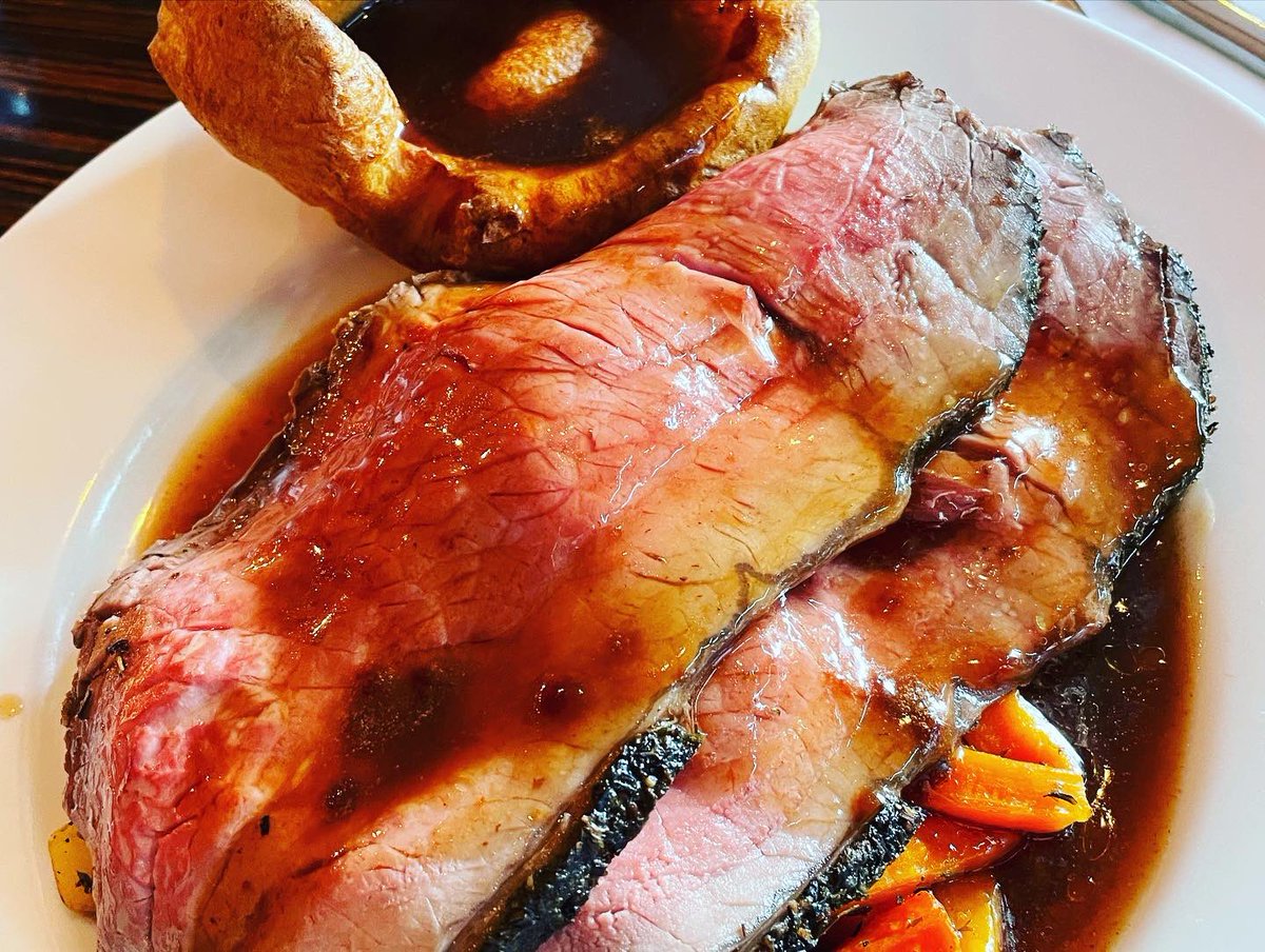 BellaRomaItalia's tweet photo. A roast dinner with all the trimmings awaits. 🥔🥩🥕
📸 
-
-
-
#roastdinner #bellaromaitalianresturant #sundayroast #instafood #golondonfood #roast #toplondonrestaurants #foodstagram #foodlover #london 
@Love_SE4 @SouthLondonClub @LewishamCouncil @lewishamlocal @MPSLewishamTC https://t.co/n2lQls9JY1