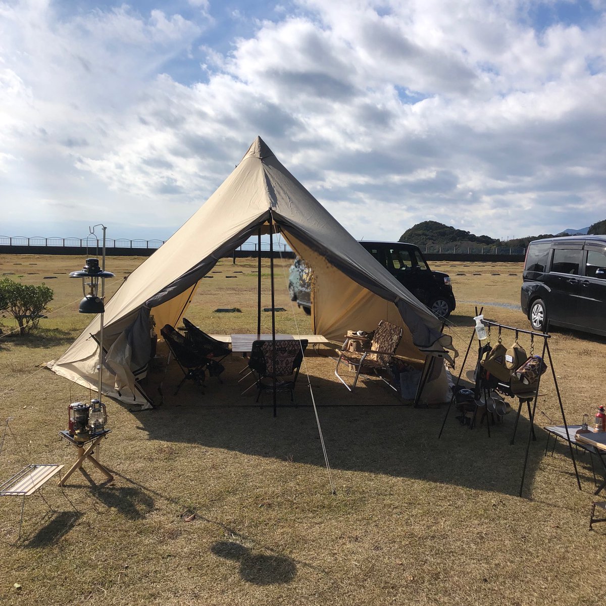 tatsume820's tweet photo. 久々にモニグロ張ってきた。
最近、全く出番なく売るか迷ってたけど、良く幕や。
#camp #sabbatical #morningglorytc https://t.co/AllVV7lLFA