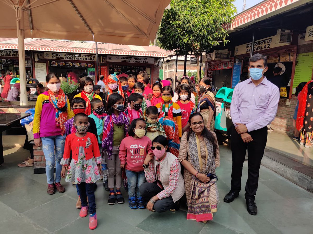 IOCL_Rajasthan's tweet photo. Rajasthan State Office organized a cultural visit of monuments in jaipur for girls of Aanchal balika grih on the occasion of Children’s Day. #IOCLChildrensDay 
#IndianOil 
#Chhotu
@IndianOilcl @ChairmanIOCL @DirMktg_iocl @DirHR_iocl @sunil_iocl https://t.co/jPmbLHVfBT