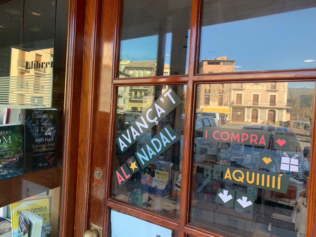 TinterEl's tweet photo. Ja tenim en marxa la campanya “Avança’t al Nadal, compra aquí!”. Fins al 28 de novembre diversos comerços us oferirem descomptes i optareu a una panera valorada en 1.000€! Al Tinter us oferim descomptes del 5% en llibres i del 10% en agendes per compres superiors a 15 euros. https://t.co/6LsikgLPrf