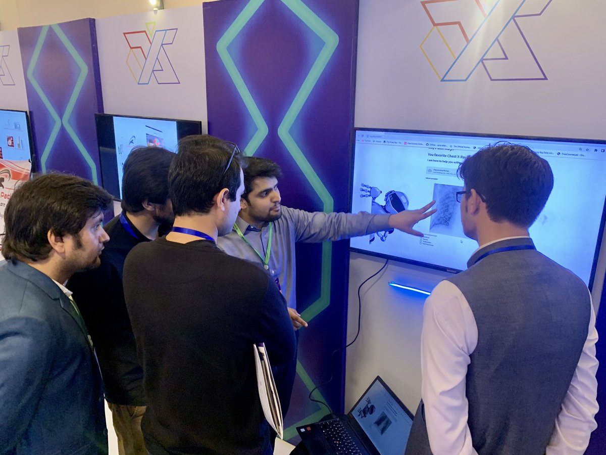 pmlabpk's tweet image. Come meet our newest labber #Ray, the chest X-Ray reading bot, at Day2 of #DYS21 💥