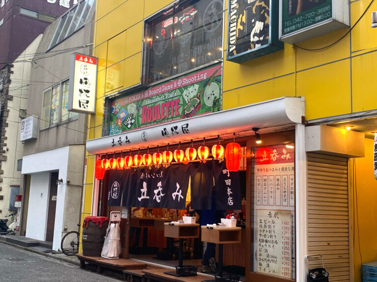 先月、町田駅前にオープンした「晩杯屋 町田本店」へ。立ち飲みと座り飲みが楽しめる開放感のある明るい雰囲気の店舗。チュウハイ250円・つまみ90円～とお財布＆一人飲みに優しい。本日のおすすめのさんま刺しやせせりの唐揚げで美味しい一杯。土日は13時営業で昼飲みも可。

1000bero.net/restaurant-165…