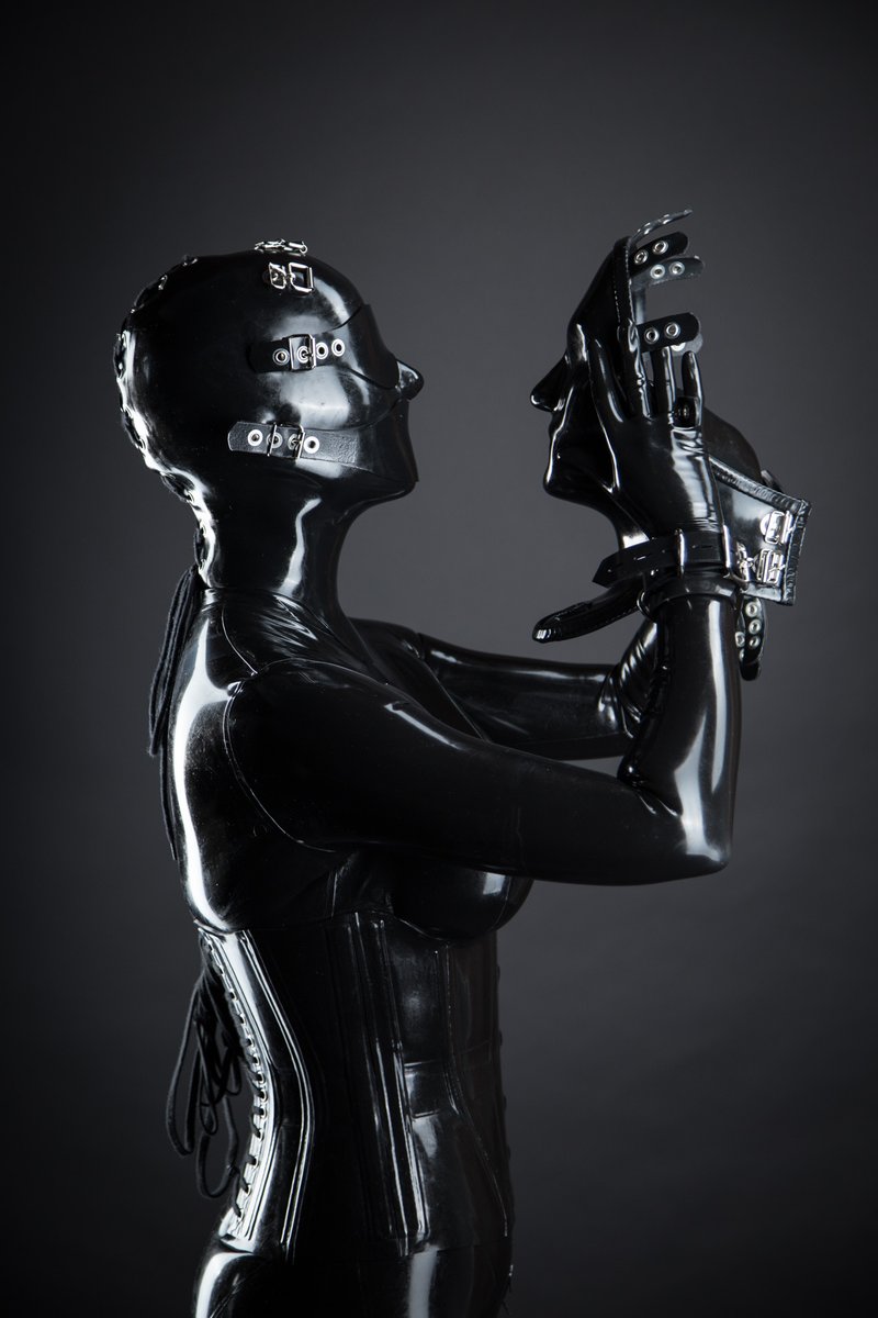 KhunLatex's tweet photo. Look into your second face 🪞and recognize yourself. Accept your secret ❣️self and free it from your prison 👹 #KhunLatex #fashion #FetishWear #Mask #Hood #Blindfold #Gagged #Gloves #2ndFace #corset #toys #BDSM #rubber #boundaries #mind #fantasy https://t.co/Pe9HBTUNqj