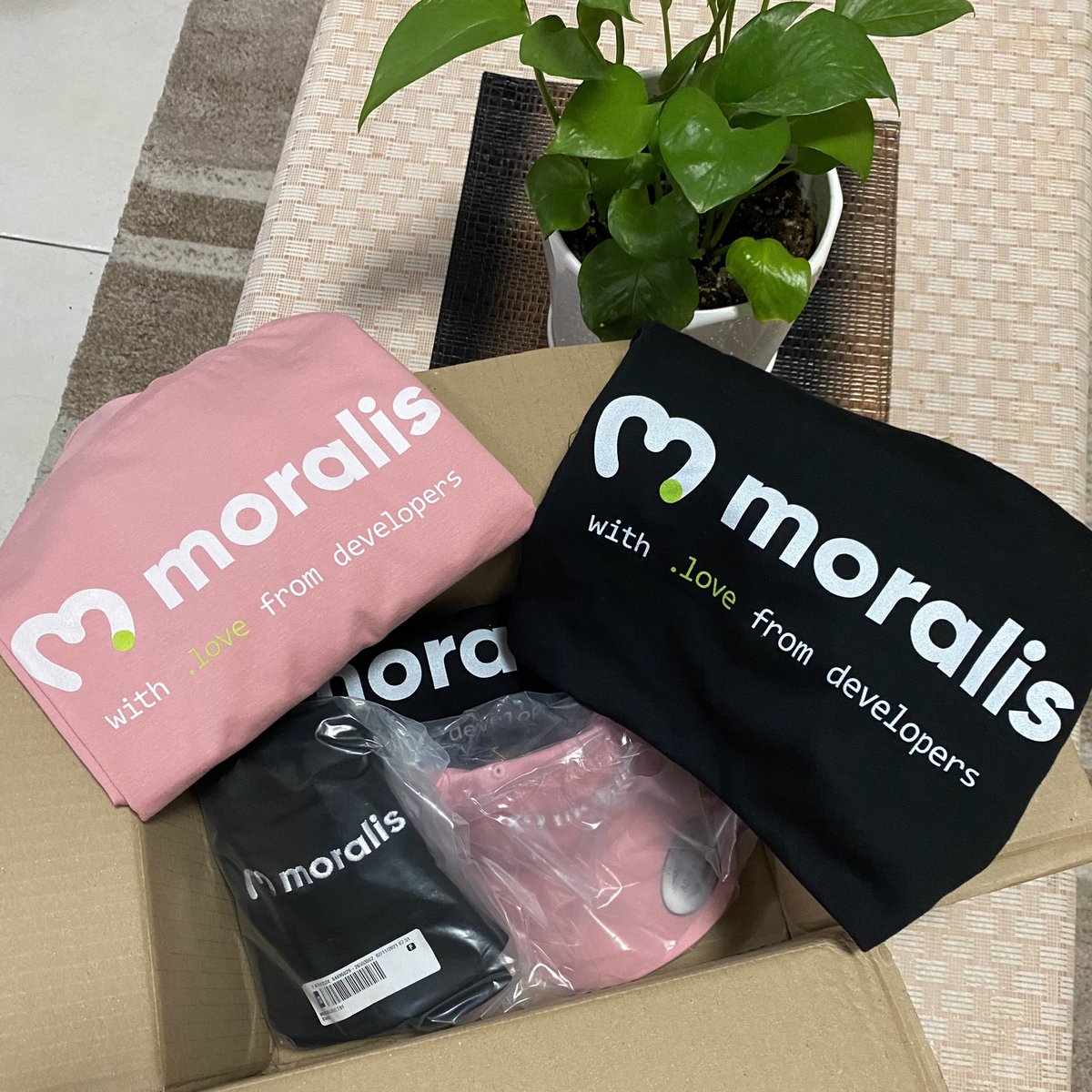 FINALLY.. my <a href="/MoralisWeb3/">outdated</a> merch arrived! 😍😍😍

#love it~ 💚

Get yours here: merch.moralis.io