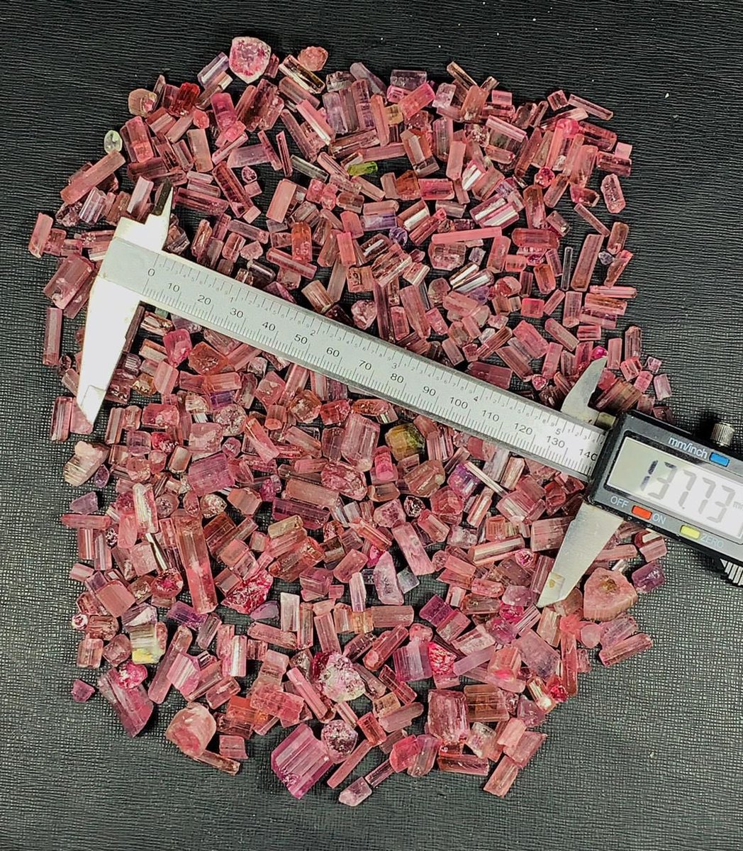 folkertreasure's tweet photo. Natural pink tourmaline rough crystals 250 grams available in very good price
#geologyrocks #gemsrough #minerals #mineralsforsale #minerals #gems #gemstone #specimen #blacktourmalinespecimens #hunagemspecimens #pinktourmaline #tourmaline #multitourmaline https://t.co/nFf1KzeE8h